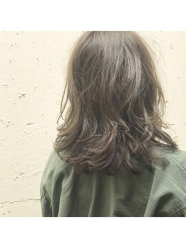 コカゲ(kokage) ミディ×カーキアッシュ。