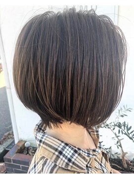 エルモ(ELMO) 前下がりショートボブ