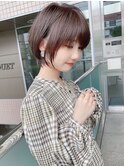 大人可愛い耳かけショートボブダークアッシュブラウン毛先パーマ