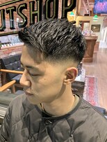 フォーコーナーズ(Four Corners)&nbsp;スキンフェード／フェザーアップ／アップバング