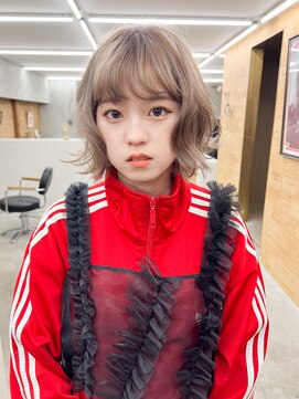 トゥコ(tuco) グレージュ　デザインカラー　ケアブリーチ　ハイトーンボブ