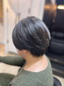 リリー(Lily) ツーブロックがかっこいいショートボブ