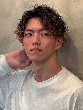 ディスイズバーバーサード(THIS IS BARBER 3rd) スパイラルパーマ　ツーブロック　センターパート