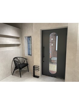 美髪にこだわり一人一人に寄り添うサロン。洗練された技術と上質な空間でワンランク上の上質な大人へ...。