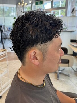 ヘアーアンドビューティーガーデン(HAIR AND BEAUTY GARDEN) メンズパーマメンズカットセンターパートメンズマッシュウルフ