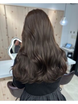 メルト 新宿(Melt) 透明感たっぷりオリーブグレージュ