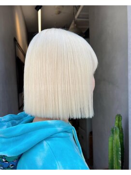 ジーナ(XENA) ホワイトブロンド×ボブ