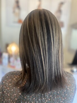 マカロンコワフュールドウシワカマル(macaron coiffure de ushiwakamaru) 白髪ぼかしカラー