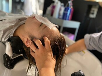 デラハイダウェイ(DELA HIDEAWAY)の写真/【相生山駅徒歩5分】気持ちよくて思わず眠ってしまう。頭皮から美しく、健康な髪へ導きます♪