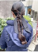 個性的ローポニー　変形ポニーアレンジ