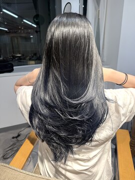 ミョンシル レイヤーカット/ブルーブラック