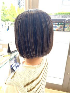 シータ(c i e t a) ショートボブ/ハイライト/白髪ぼかし