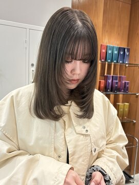 ルネ 北千住(Renee) ミディアム/レイヤー/顔まわりレイヤー/オリーブカラー/北千住