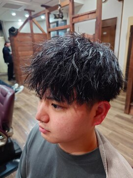 ラボーテイサミヘアーイースト(La.beaut'e ISAMI HAIR EAST) スパイキーショート/ブルーブラック/フェザーパーマ