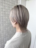 リグ 横浜(Lig.) レイヤーウルフカットミルクティーベージュブリーチダブルカラー