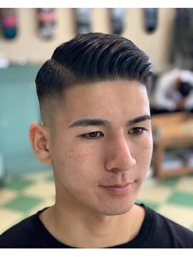 ナインティーファイブヘアー(95 HAIR NINETY FIVE HAIR) サイドパート フェードスタイル