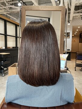 スペックホルダー(Spec Holder) 大人可愛い20代30代40代丸みミディアムレイヤーフェザーバング