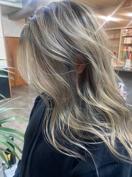 ダン(DAN.) シャドウルーツ