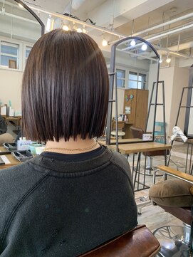 リノカヒリ(Lino kahili) 切りっぱなしミニボブ