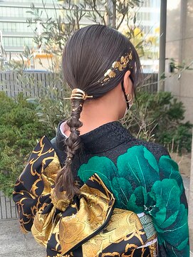 ルチア パリ(Luccica PARIS) 【Luccica PARIS sayumi】成人式ローポニー編みおろしアレンジ