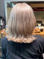 ナチュラル ヘアーデザイニング(Natural hair designing) 外ハネミディ/ブロンドベージュ/ペールベージュ/色落ちも可愛い