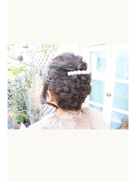 アンプレヴーアジュテ(Impre'vu ajoute) 編み込みアップスタイル