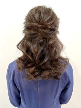 アメリ(AMELIE) ふんわりハーフアップ