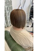 白髪ぼかし前下がりボブ