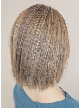 ヘアーアンドメイク ドレス(DRESS) ホワイトベージュ