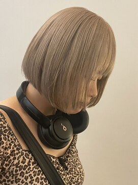 サンク 原宿 表参道(cinq) ナチュラルボブミニボブミルクティーベージュ切りっぱなしボブ