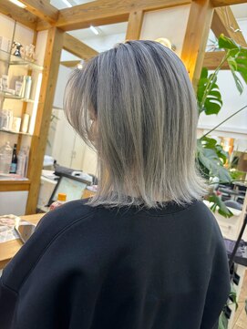 ギャラクシー ヘアードレッサーズ(galaxy hairdressers) ブリーチ２回以上バレイヤージュカラーホワイトグレージュ