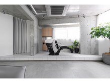 セミフラット式でゆったりできるシャンプー台★