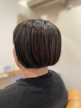 スノウ(snow) マッシュなインナーな白髪ぼかし