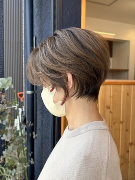 オアシス(oasis) 【oasisオグラ】明るめ白髪染めくびれショートヘア