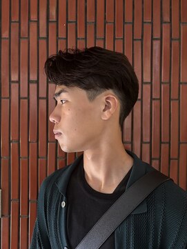 オスマン 御茶ノ水神保町店(Osmann) フェザーパーマグレーブルーカラー刈り上げショートバング