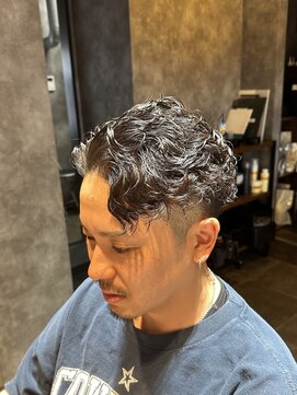 【スパイラルパーマ】刈り上げセンターパート/フェザーパーマ