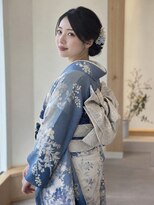 グースカ(guusca)&nbsp;上品な低めシニヨン×ブルーの振袖
