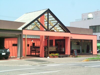 出来島・新潟しんきん様の隣のピンクの建物が目印★駐車場も完備