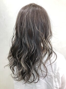 ジゼル(gisele) 極細ハイライト×ネビージュ