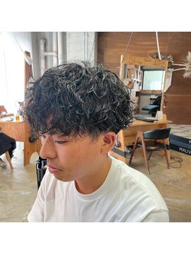 モーブ(MAUVE) ツイストスパイラルパーマメンズマッシュツーブロック刈り上げ