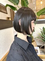 コスタエストオブリシェール(COSTA EST of RICHAIR) オリーブベージュの切りっぱなしボブ