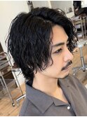 渋谷波巻きツイストパーマメンズカットセンターパートウルフヘア