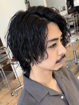 フィフス トウキョウ (fifth TOKYO) 渋谷波巻きツイストパーマメンズカットセンターパートウルフヘア