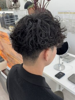 【メンズパーマもおすすめ】男性の方にも満足いただける空間が自慢の【DOBEL】。男性ならではの悩みも対応