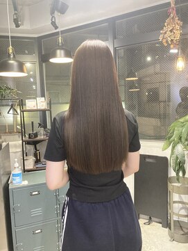 ロク 高田馬場(lok) 後ろ姿が映える艶髪ストレート3【lok 高田馬場】