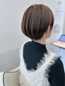 カラーズアンドロッソ(Colors&Rosso) 丸みショートボブ