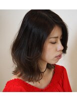 サロン ド ビューティー ラ デュース&nbsp;外ハネと後ろ流れのヘアースタイル。