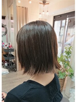 リュクス(Luxe) 艶やか切りっぱなしボブ