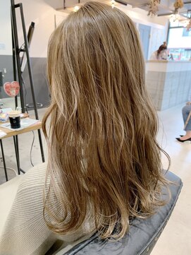 ロロネー 三国(Lolonois) ミルクティーベージュ