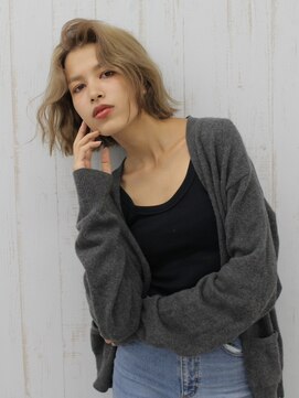 パコ(Paco) 簡単にキマる☆ラフなウェーブなボブ☆ミルクティーベージュ